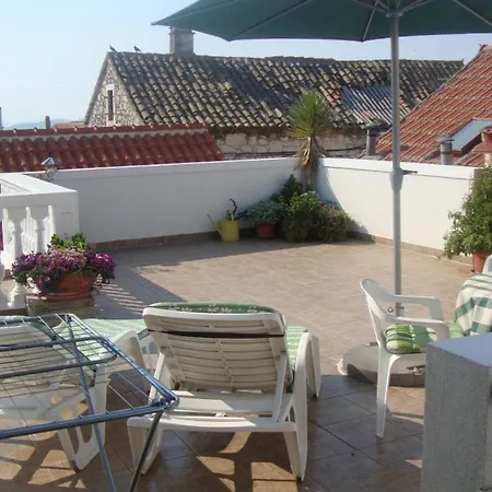 Ksenija - With Garden & Bbq Apartment