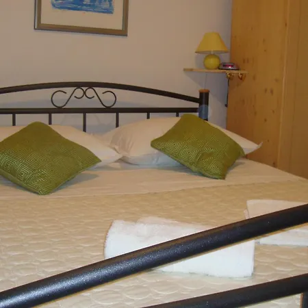 Apartment Ksenija - With Garden & Bbq Vodice
