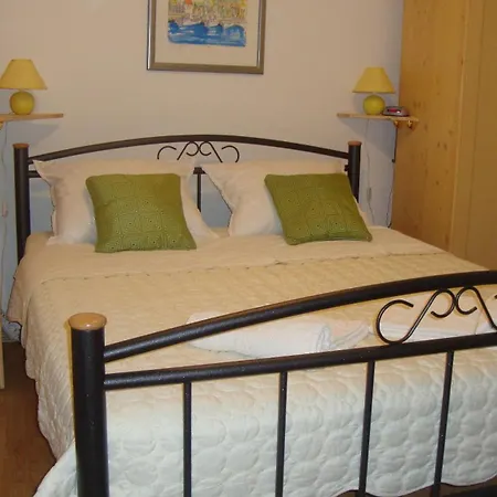 Ksenija - With Garden & Bbq Apartment *