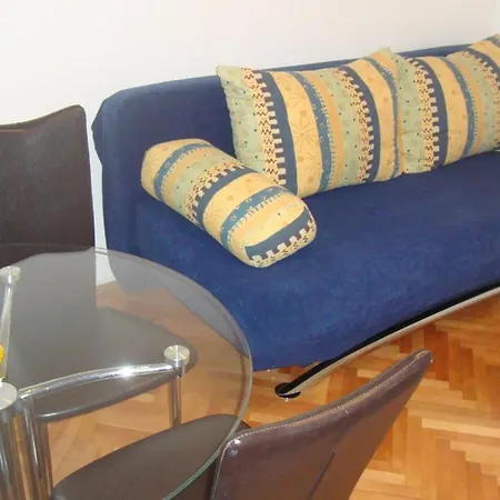 Ksenija - With Garden & Bbq Apartment