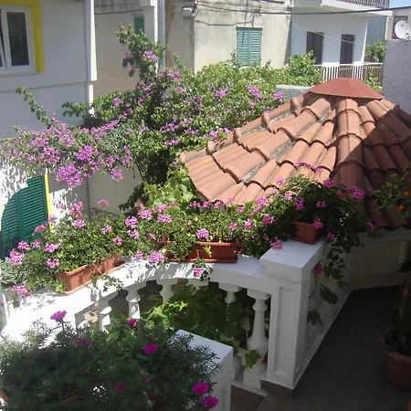 Apartment Ksenija - With Garden & Bbq
