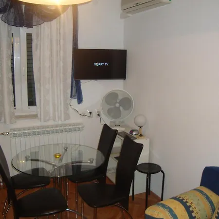 Apartment Ksenija - With Garden & Bbq Vodice