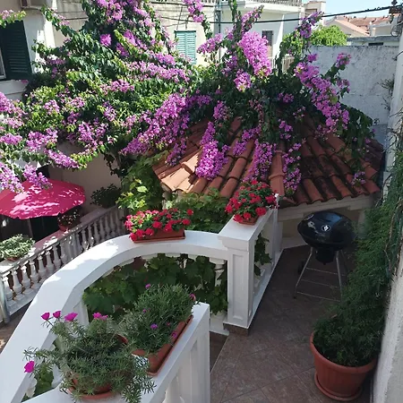 Ksenija - With Garden & Bbq Apartment