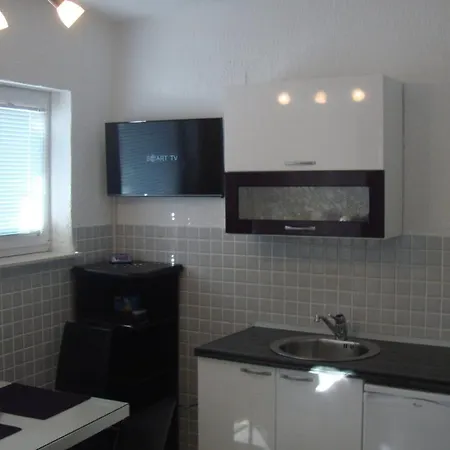 Ksenija - With Garden & Bbq Apartment *