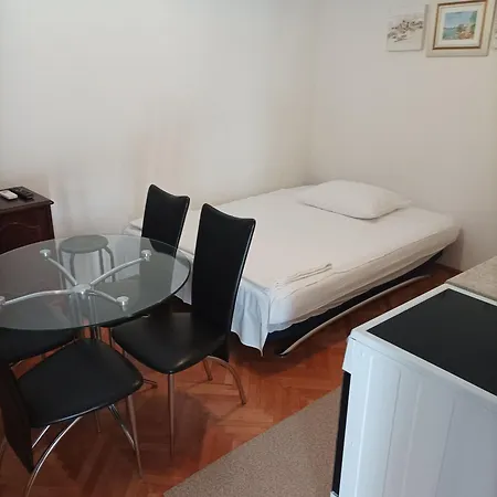 Apartment Ksenija - With Garden & Bbq *
