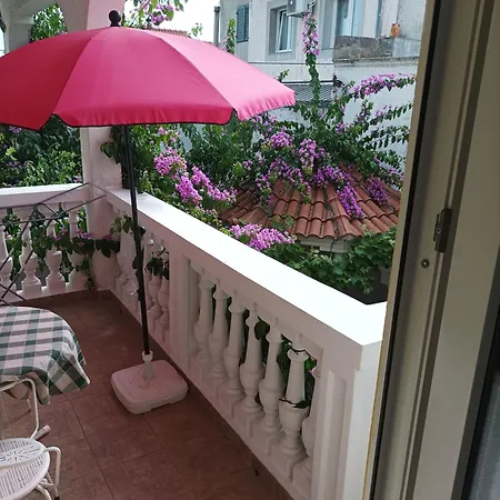 Ksenija - With Garden & Bbq Apartment Vodice