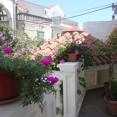 Ksenija - With Garden & Bbq Apartment