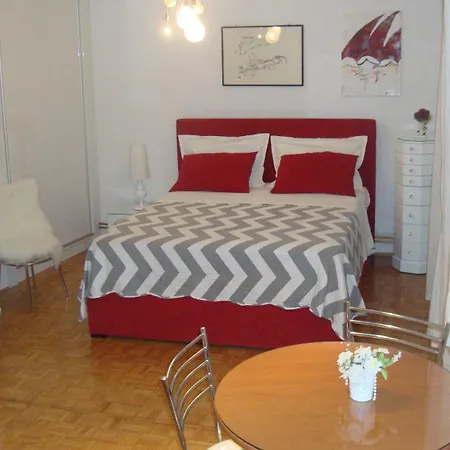 Ksenija - With Garden & Bbq Apartment *