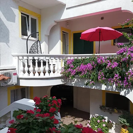 Ksenija - With Garden & Bbq * Vodice
