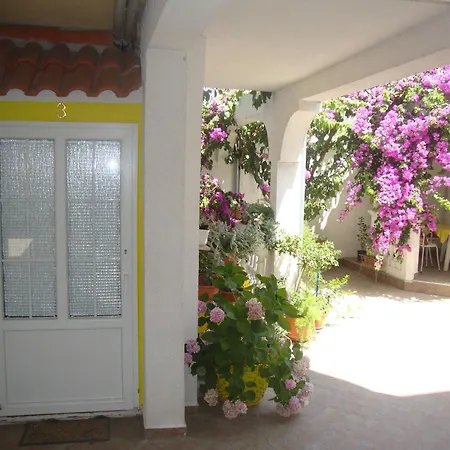 Apartment Ksenija - With Garden & Bbq *